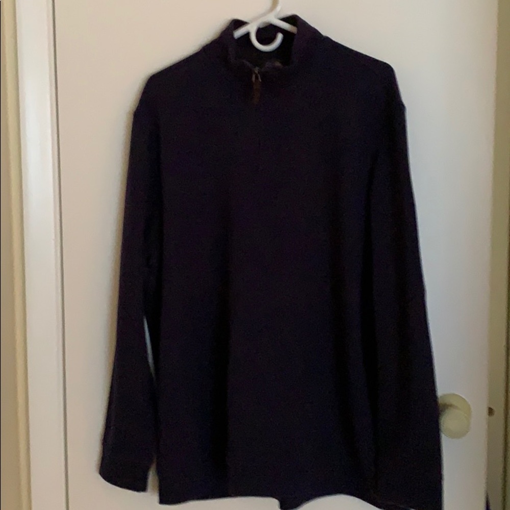 Great looking navy blue 1/4 zip